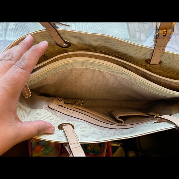 Michael kors hand bag - Picture 5 of 6